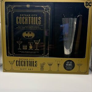 DC Gotham City Cocktails Gift Set – Black & Gold Packaging